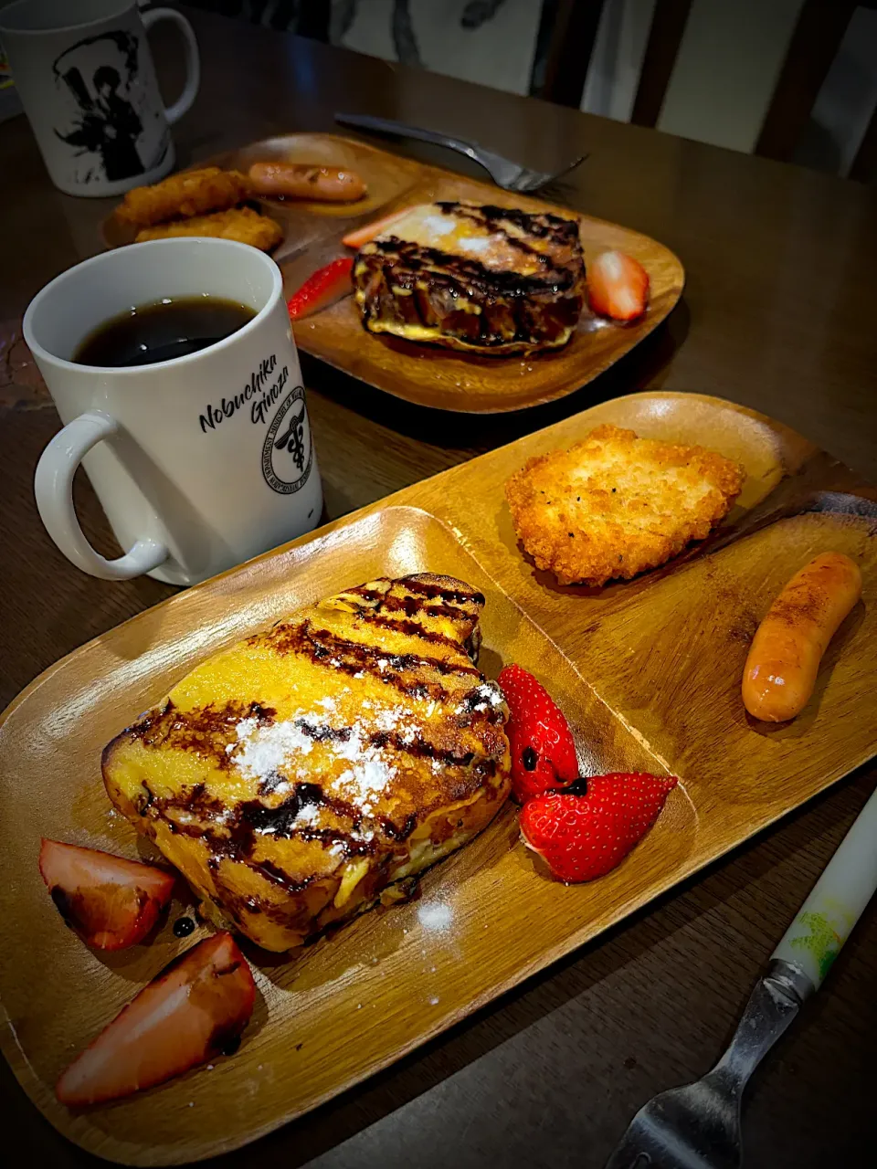 フレンチトースト　チョコレートソース　苺　フライドチキン　焼きソーセージ　コーヒー|ch＊K*∀o(^^*)♪さん