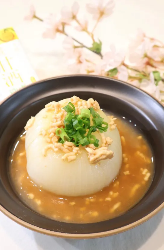 新玉ねぎの鶏ひき肉餡掛け|めいめいさん