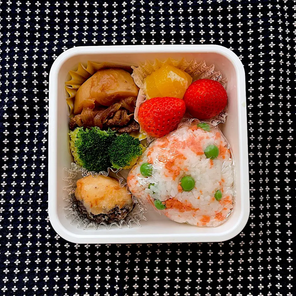 Snapdishの料理写真:4月2日(火) おにぎり弁当|しましまさん