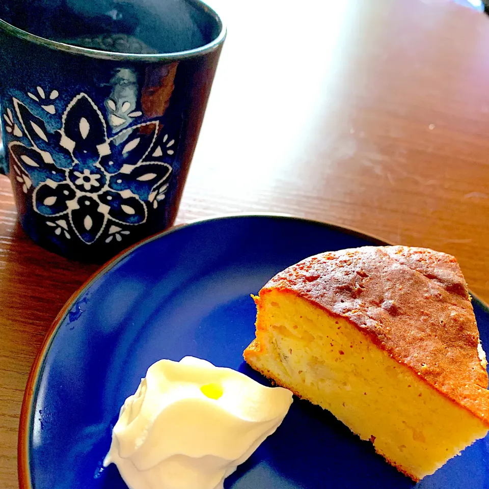 Snapdishの料理写真:レモン風味のバナナヨーグルトケーキ|奏 kanadeさん