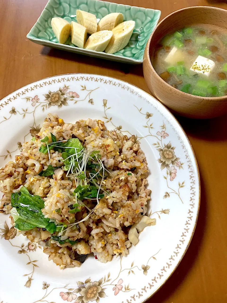 粒みそ炒飯🩵ナメコと大根葉のお味噌汁🩵ネグロスバナナ|さくたえさん