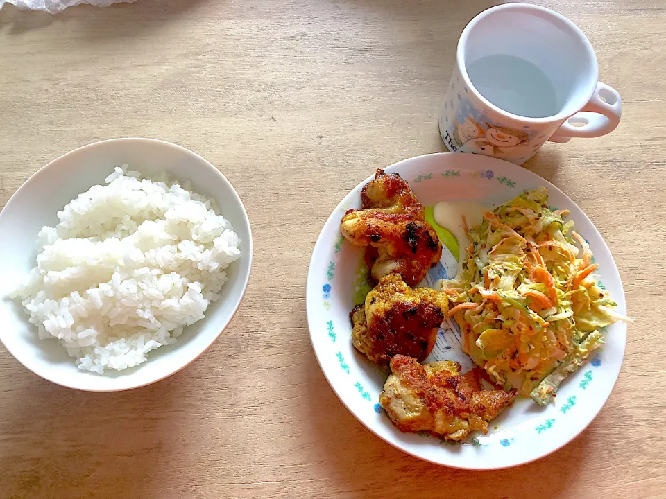 冷凍下味つけておいたカレーバターチキンとコールスローサラダ|りょうさん