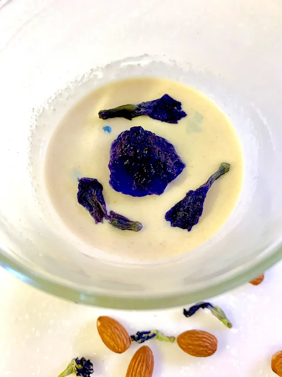 Snapdishの料理写真:Almond Blanc Manger w/ Butterfly Pea Flower Jelly|gonbenさん