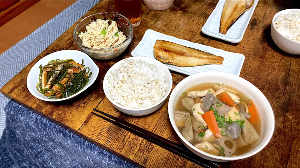 ほっけの塩焼きとおからサラダと切り昆布の炒め物とけんちん汁|しあぺんさん