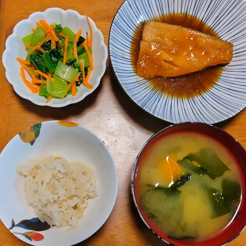 Snapdishの料理写真:2024 0401　ホタテ缶の炊き込みご飯　鯖のみぞれ煮　小松菜のナムル　かぼちゃとわかめのお味噌汁|いもこ。さん