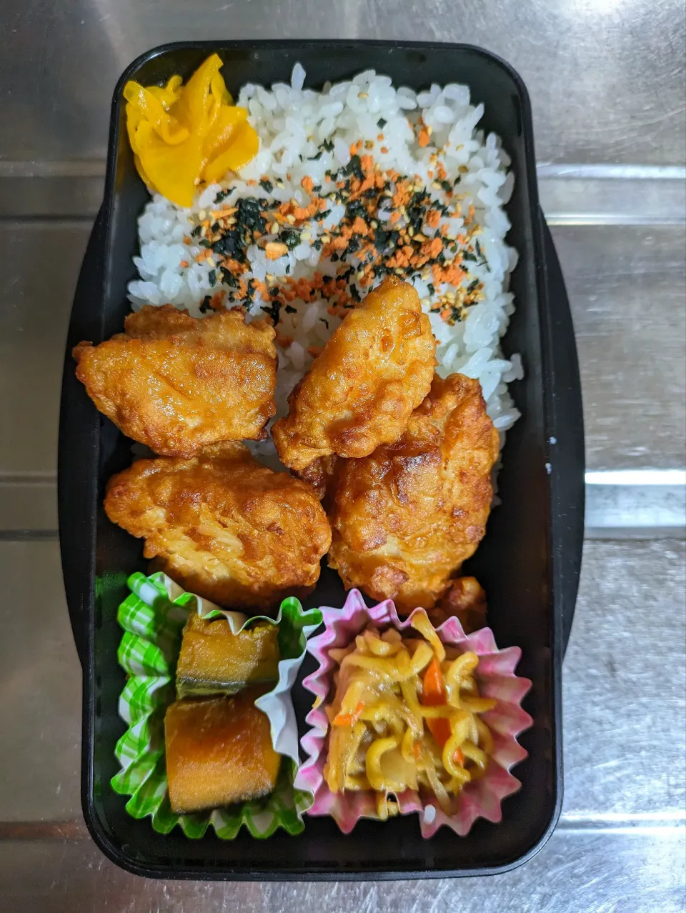 旦那弁当　2024/4/4

からあげ
焼きそば
かぼちゃ|ユキヨメ♪さん