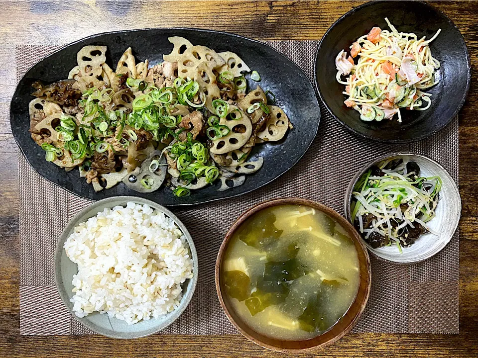 Snapdishの料理写真:レンコンと豚肉の甘辛炒め　スパサラ　もやしと豆苗キクラゲ のナムル　麦ご飯　味噌汁|♡misaki♡さん