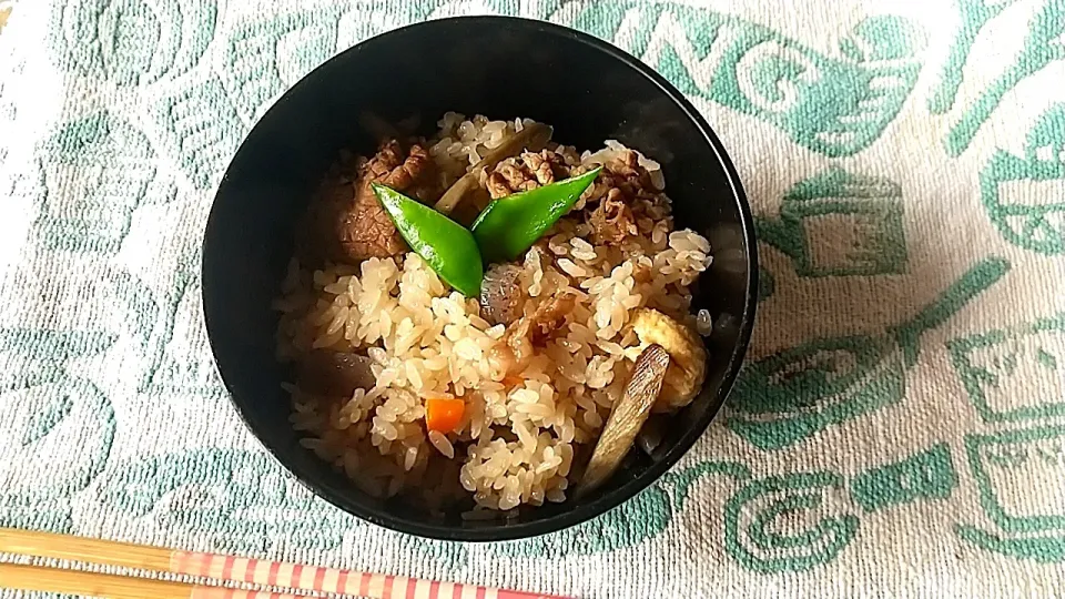 Snapdishの料理写真:牛丼の素で、牛ゴボウご飯|アリーナ香貫くんさん