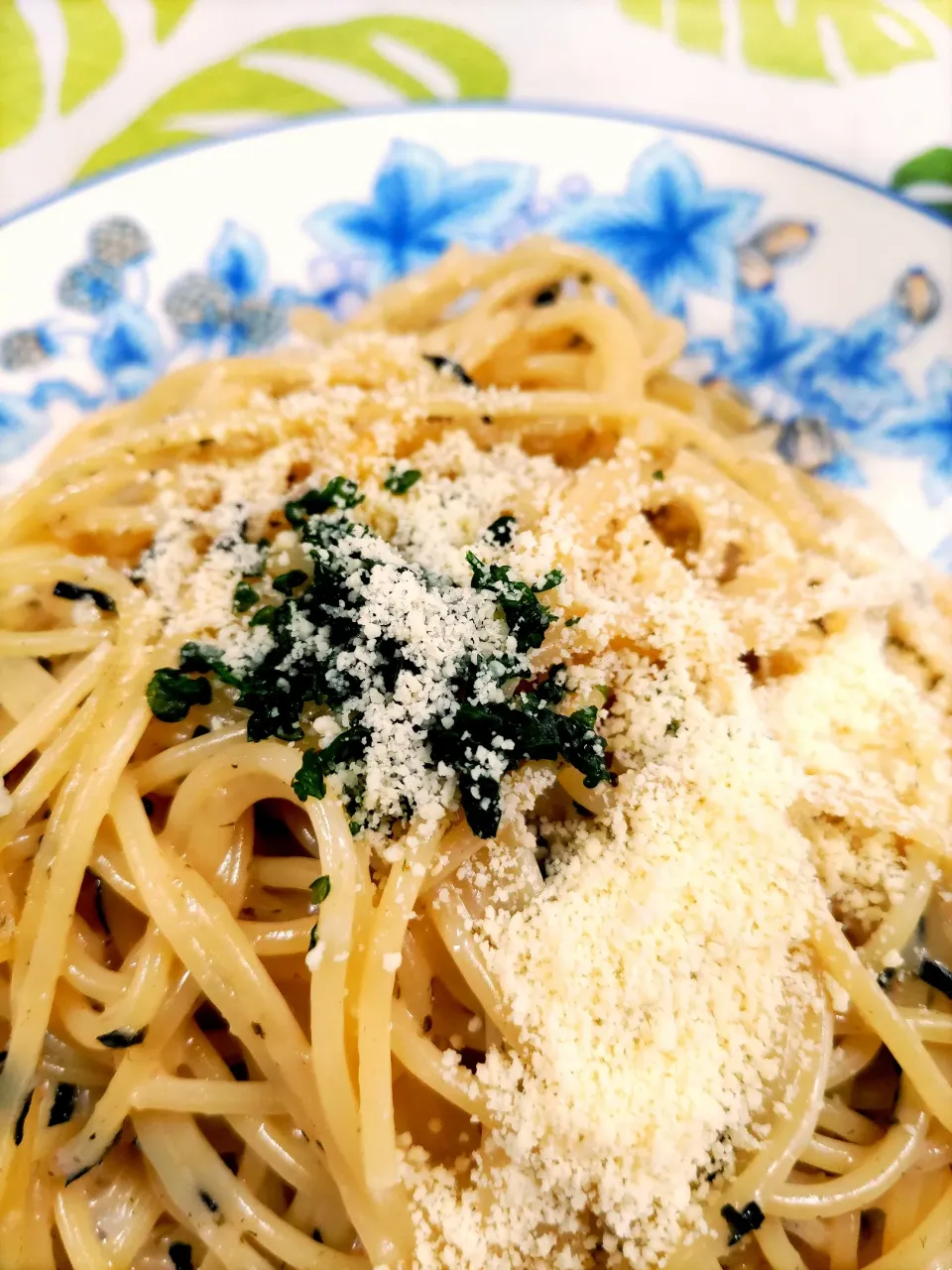 今日のお昼は、明太パスタにバターと、牛乳加えて、粉チーズどっさり🍀なんちゃってパスタです😂|rikako♪。.:＊さん