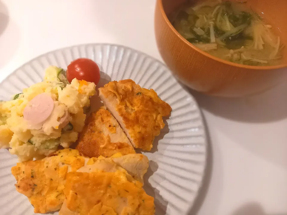 むね肉ピカタ　ポテトサラダ　水菜とえのきみそ汁|🍏りんご🍎さん