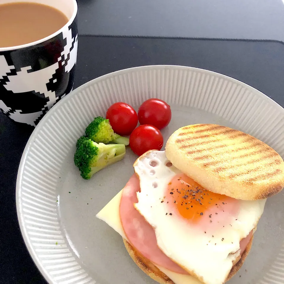 13:06 目玉焼きマフィン🍳|へれ子さん