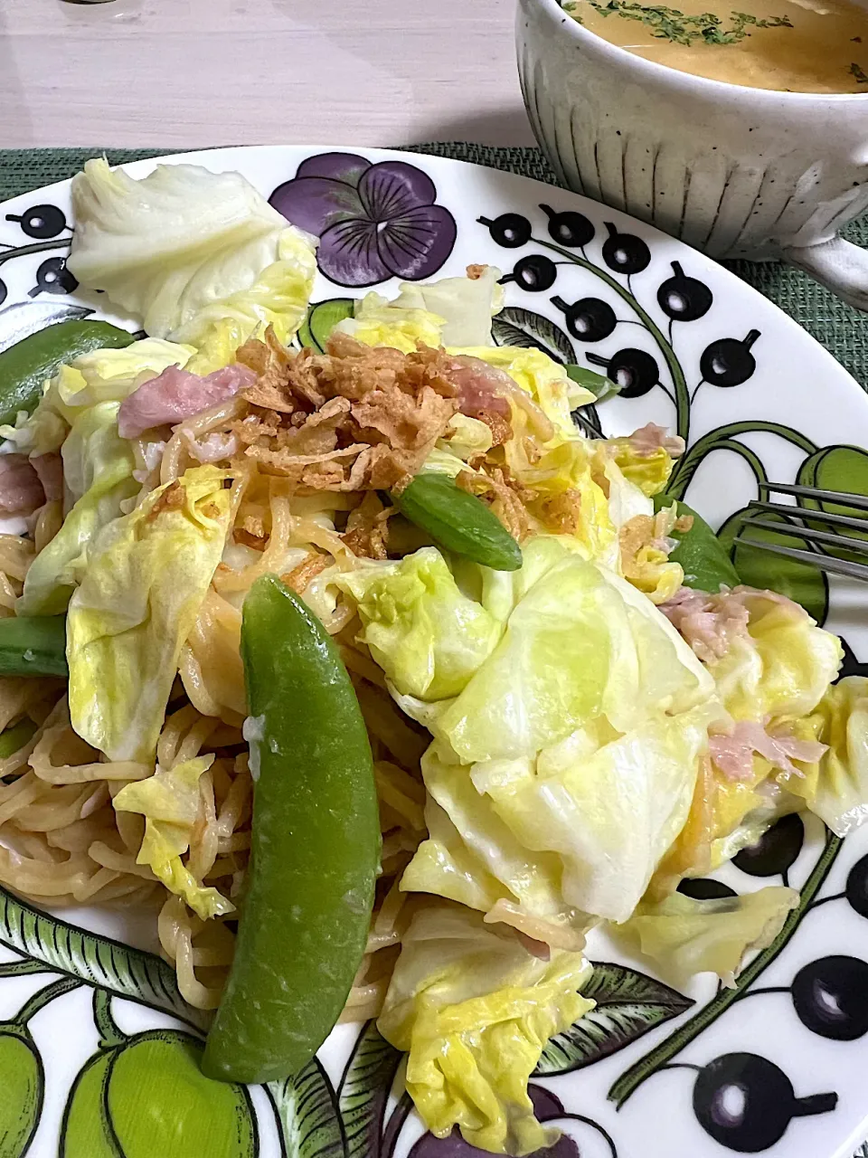 Snapdishの料理写真:春キャベツとスナップエンドウのパスタ|ともこさん