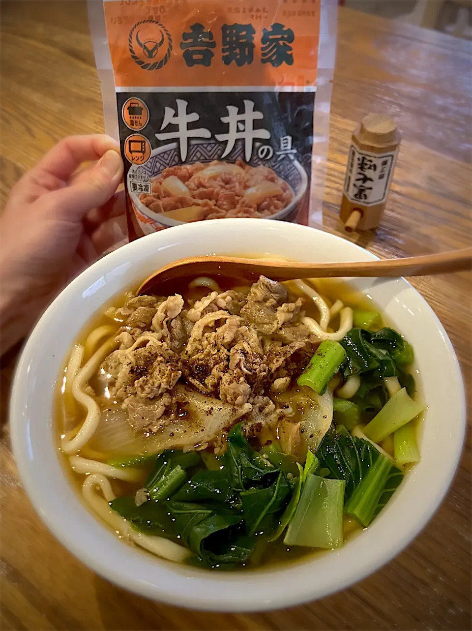 吉野家「冷凍牛丼の具」で爆速肉吸いうどん|まーさん