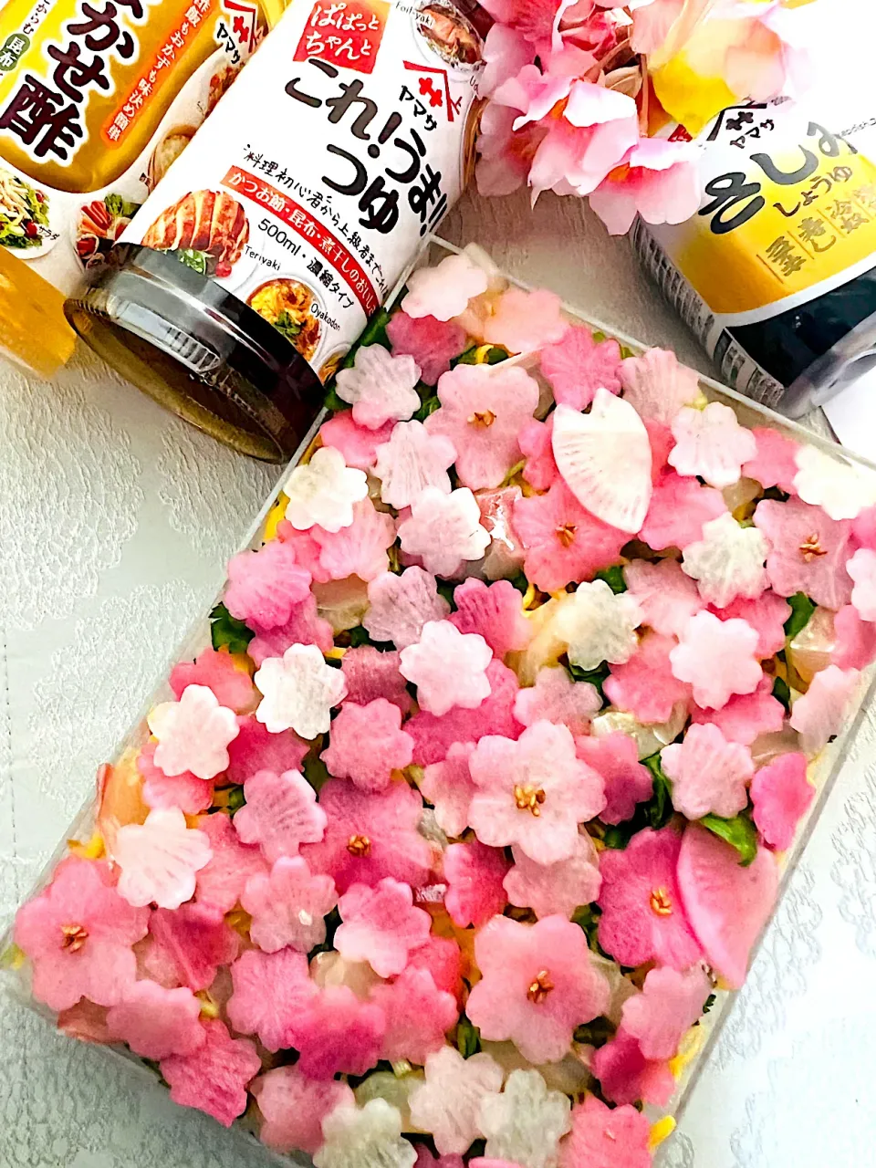 花見に行こうよ🌸桜舞い散るお寿司弁当🌸|🌺🌺Foodie🌺🌺さん