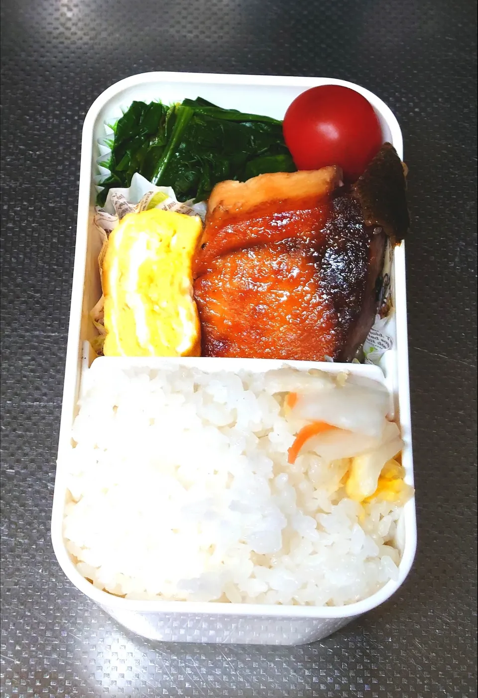 Snapdishの料理写真:鰤照焼弁当|黒川克博さん