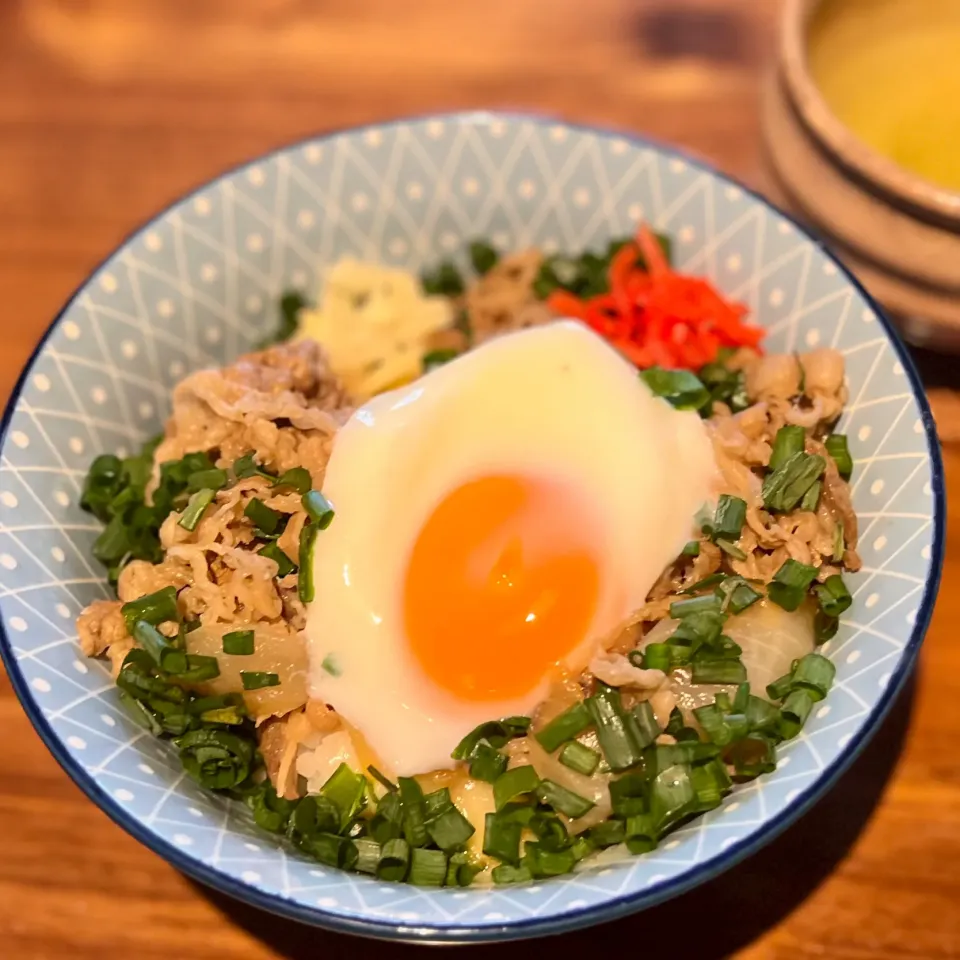 温玉ねぎチーズ牛丼🧀チー牛|アッコちゃん✨さん