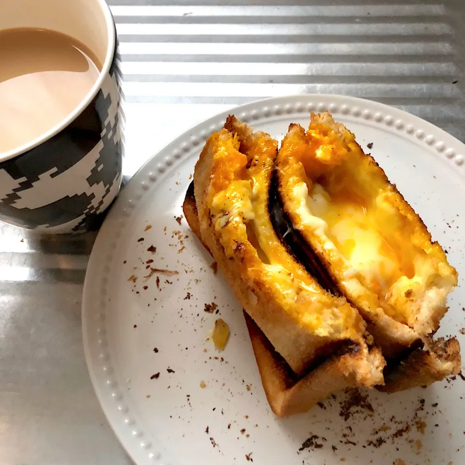 13:43 チーズカレーたまごサンド🥪|へれ子さん