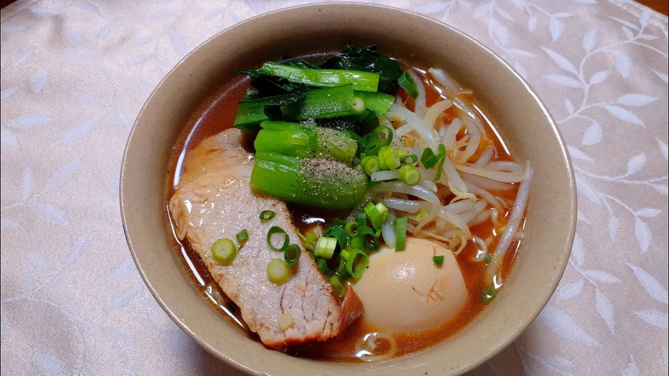 Snapdishの料理写真:4/5の夕食
手作り煮豚とチャルメラ袋麺で
ラーメン🍜|卯月さん