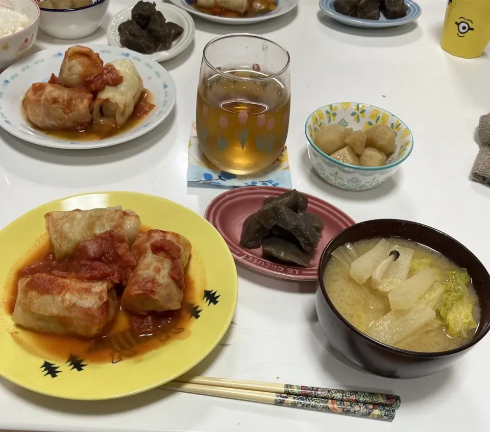 晩御飯☆ロールキャベツ☆菊芋の炊いたん☆蒟蒻煮☆みそ汁（白菜・大根・しめじ）|Saharaさん