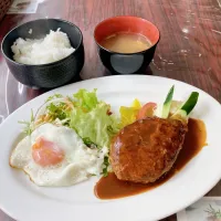 ハンバーグ定食