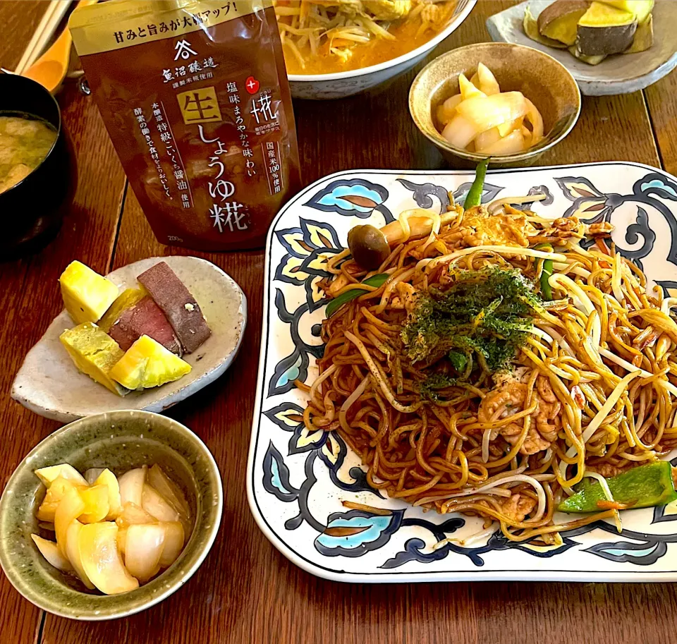 晩ごはん♯焼きそば♯新玉ねぎの醤油麹マリネ|小松菜さん