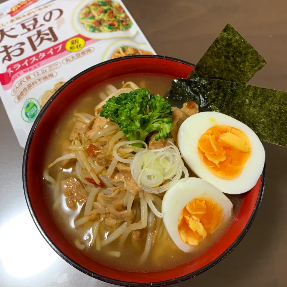 大豆のお肉入り味噌ラーメン|あやめもちもちさん