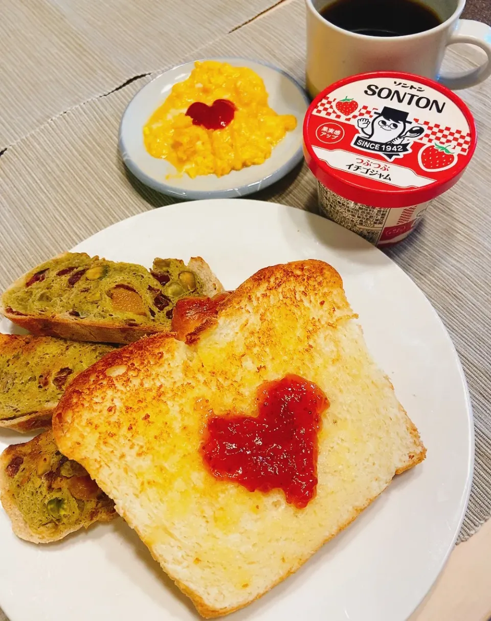 Snapdishの料理写真:ハートースト♥️モーニング|ももこさん