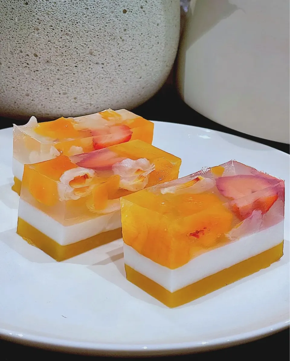 Snapdishの料理写真:Mango coconut agar agar|12Dragonさん