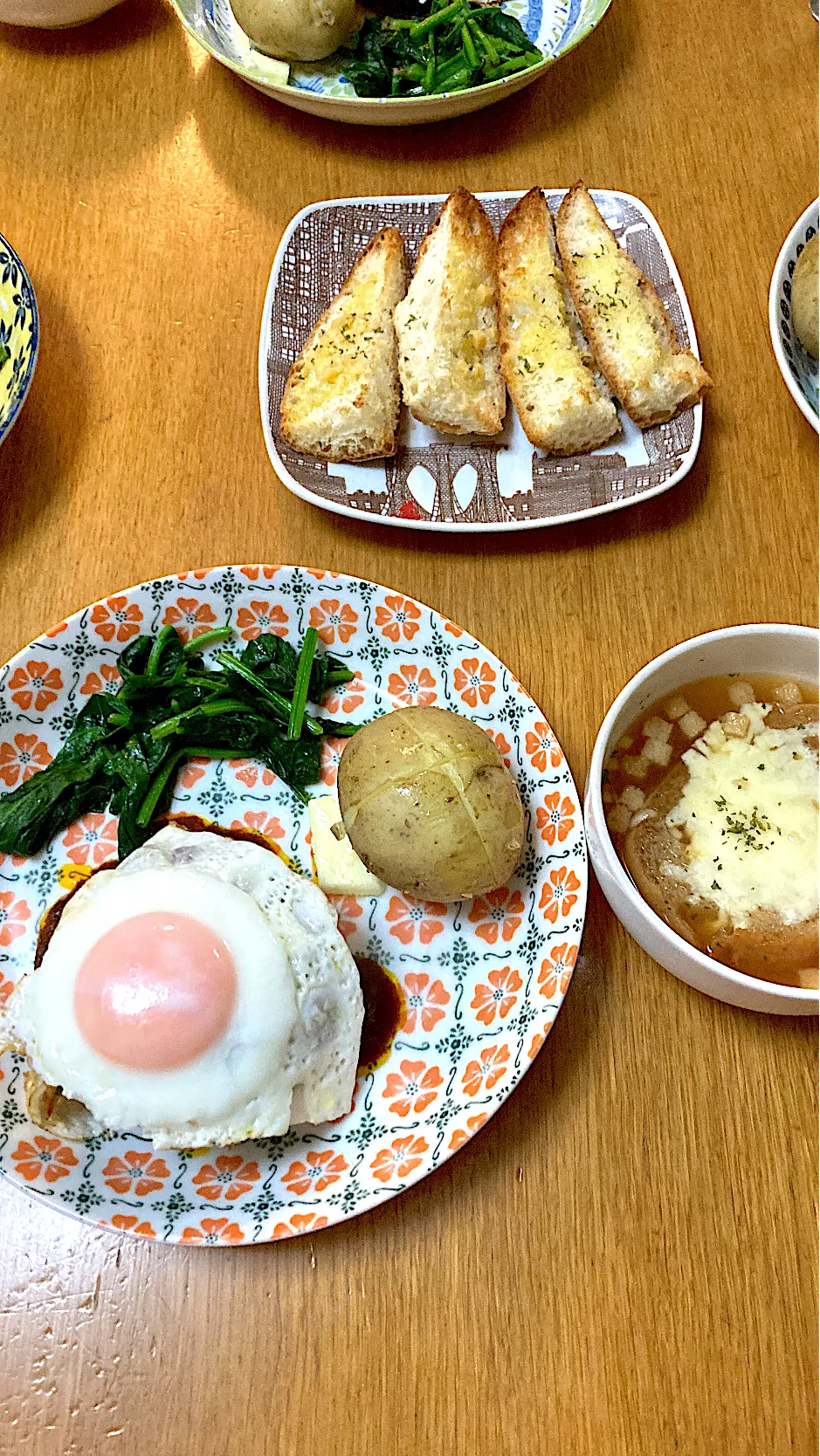 Snapdishの料理写真:俺の目玉焼きハンバーグ|Take Cさん