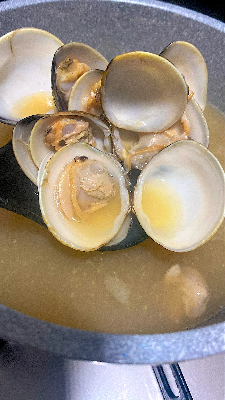 凝縮シジミ汁の素でアサリの味噌汁😋|ひとさんさん