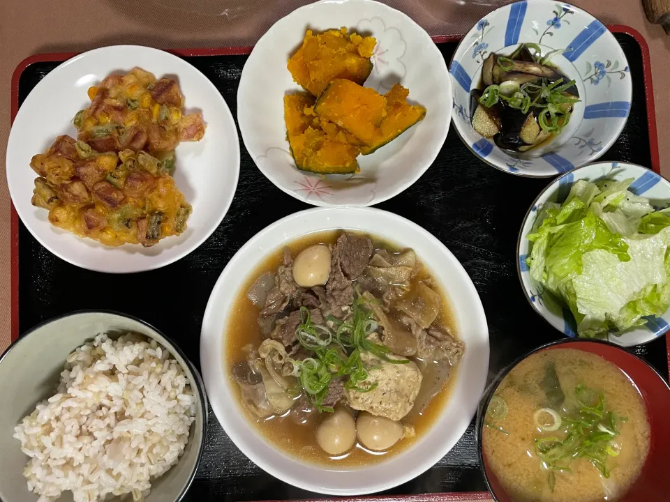 牛すじ肉豆腐　とうもろこしのかき揚げ　茄子のおひたし　かぼちゃの煮物　サラダ　味噌汁　他|チャコぴーさん