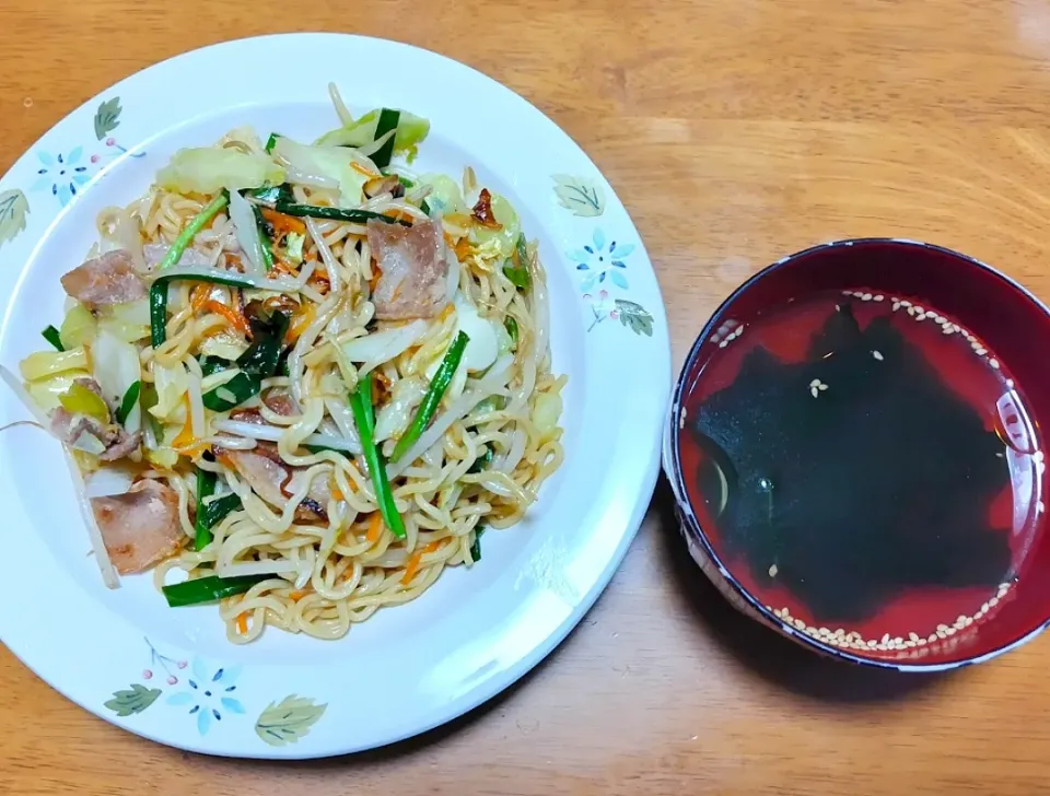 2024 0404　上海風焼きそば　わかめスープ|いもこ。さん