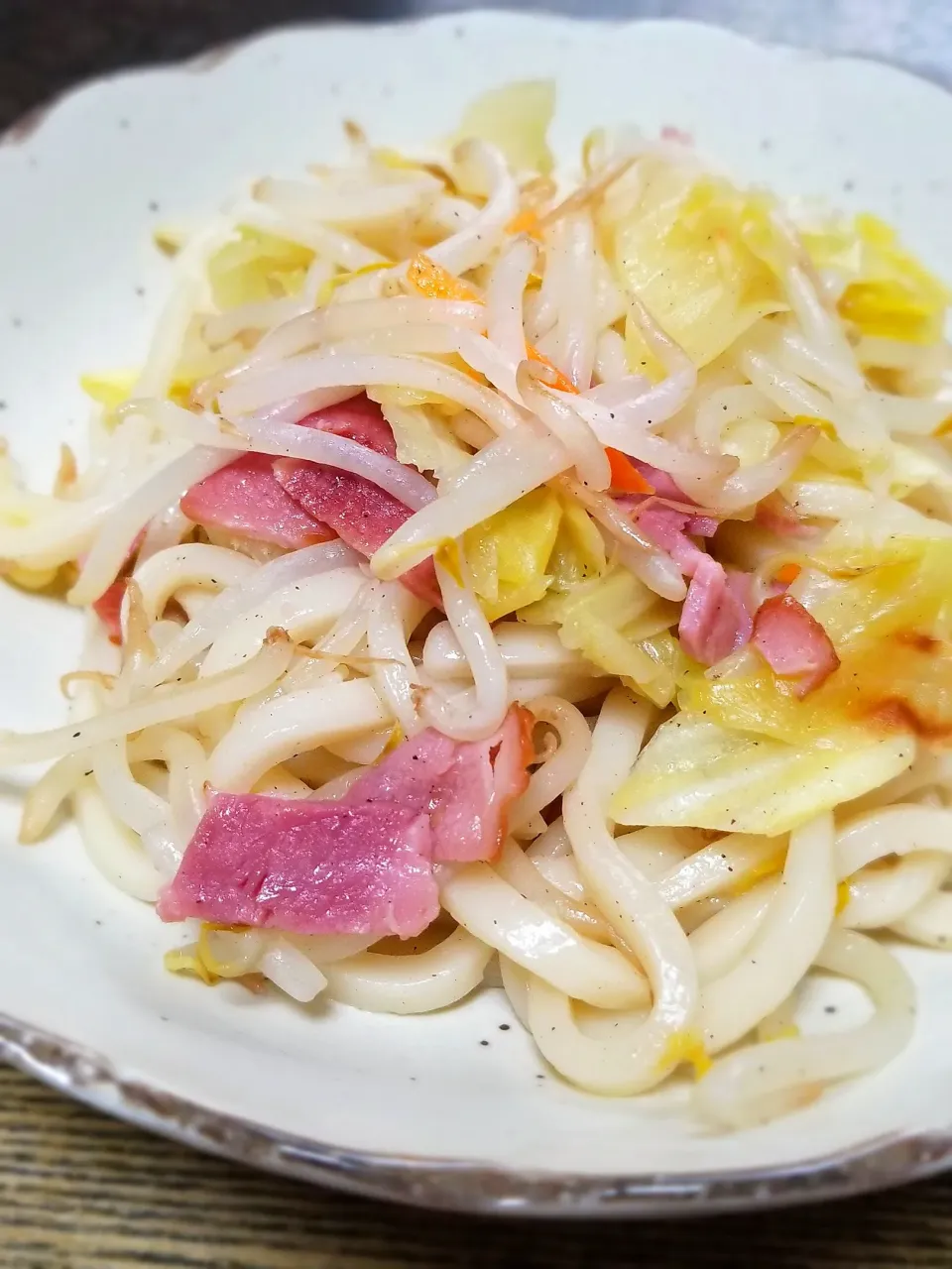 Snapdishの料理写真:ベーコンde洋風焼きうどん|ぱんだのままんさん