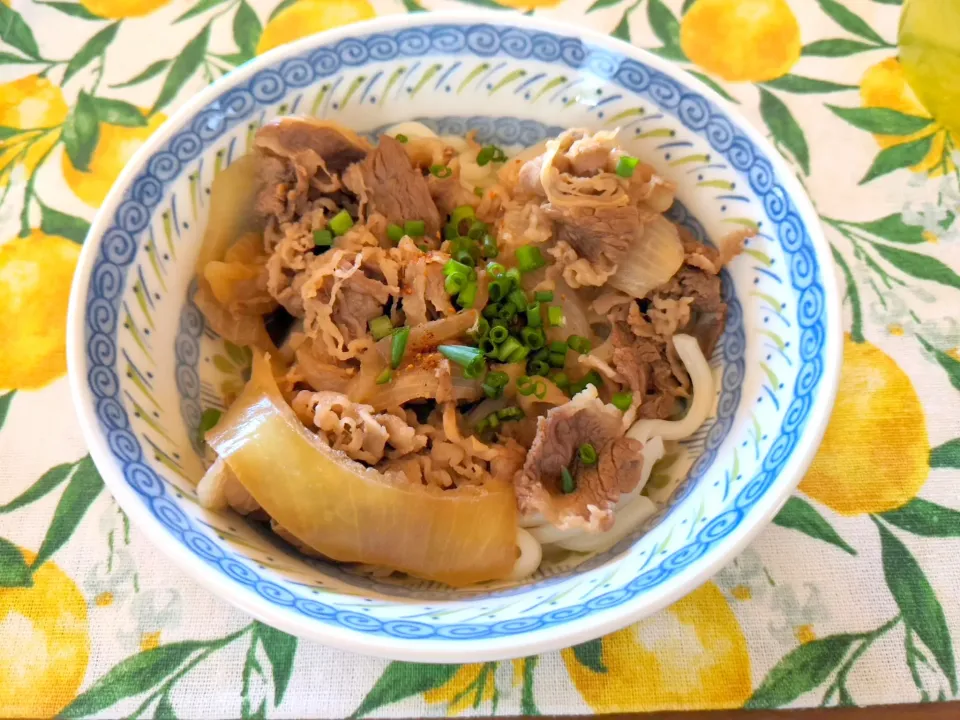 Snapdishの料理写真:育児中の強い味方！！冷凍牛丼の具で牛うどん|Kanaさん