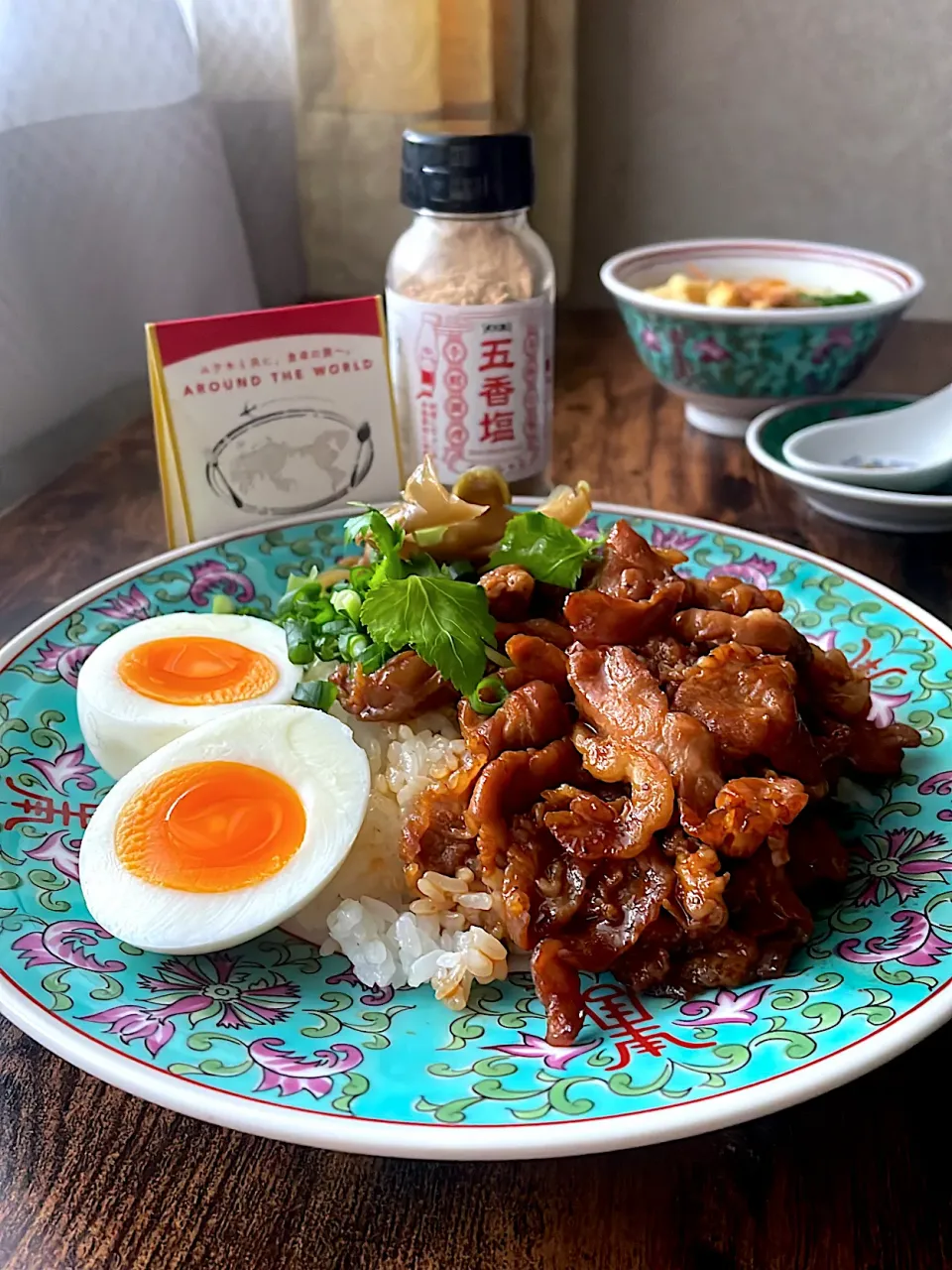 アルモンデ魯肉飯|とんちんさん