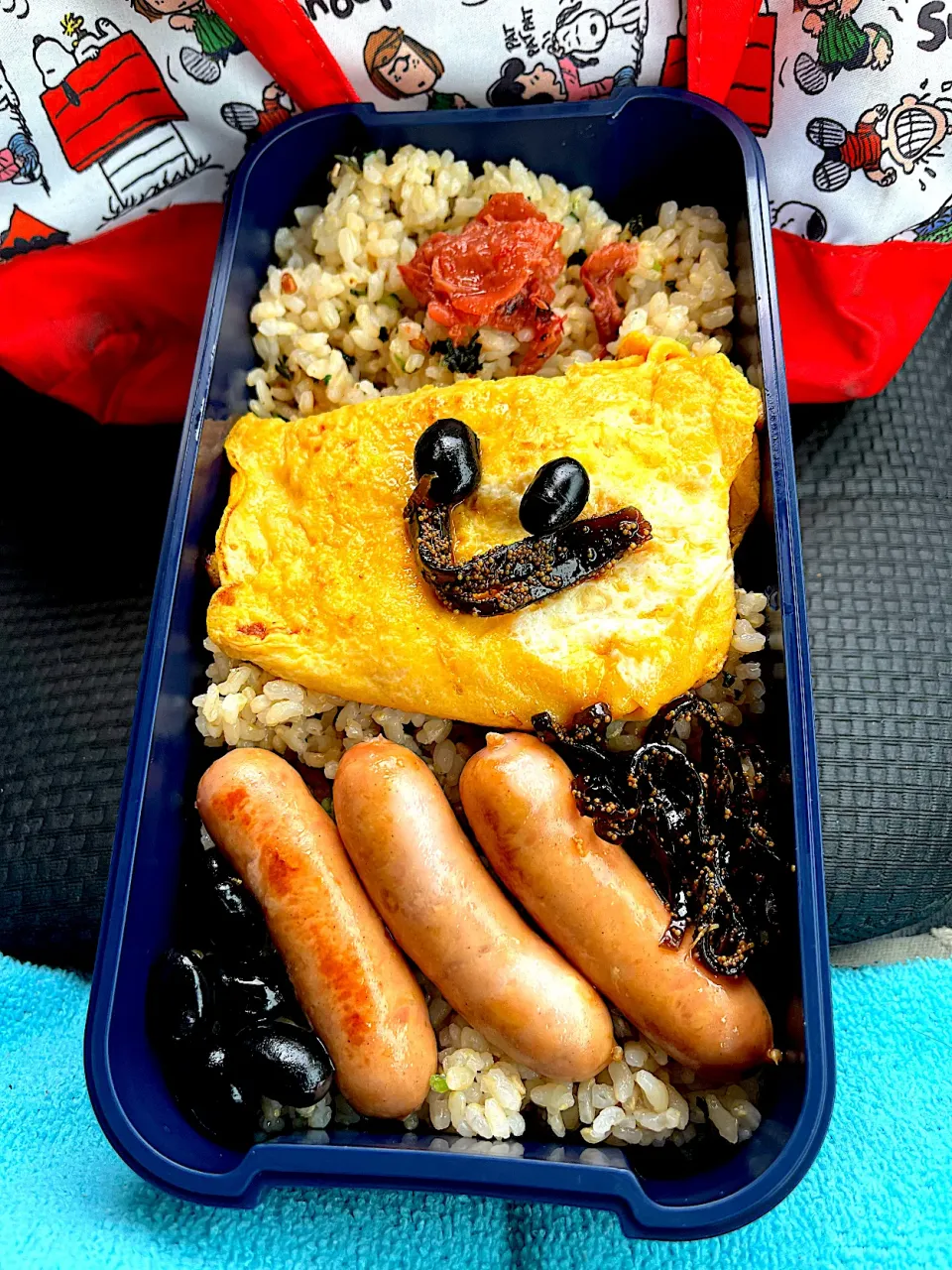 Snapdishの料理写真:#昼飯　豆と昆布の顔チーズオムレツの子持ち昆布と黒豆6個とウィンナー３本乗せロウカット玄米海の恵み混ぜご飯弁当|ms903さん