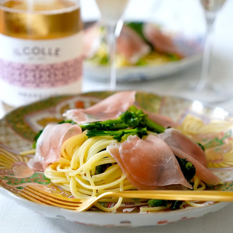 Snapdishの料理写真:満開🌸桜色ランチ〜生ハムとのらぼう菜のパスタ|てつやさん