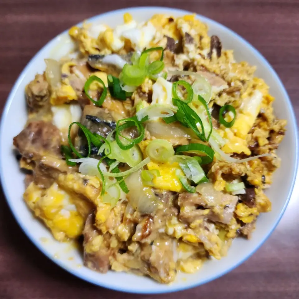 Snapdishの料理写真:さば缶玉子丼|ひろにぃさん