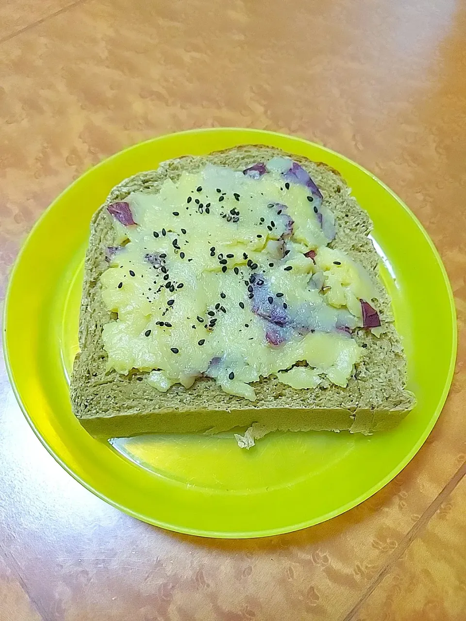 軟らかすぎた焼き芋🍠のせトースト|Keiさん