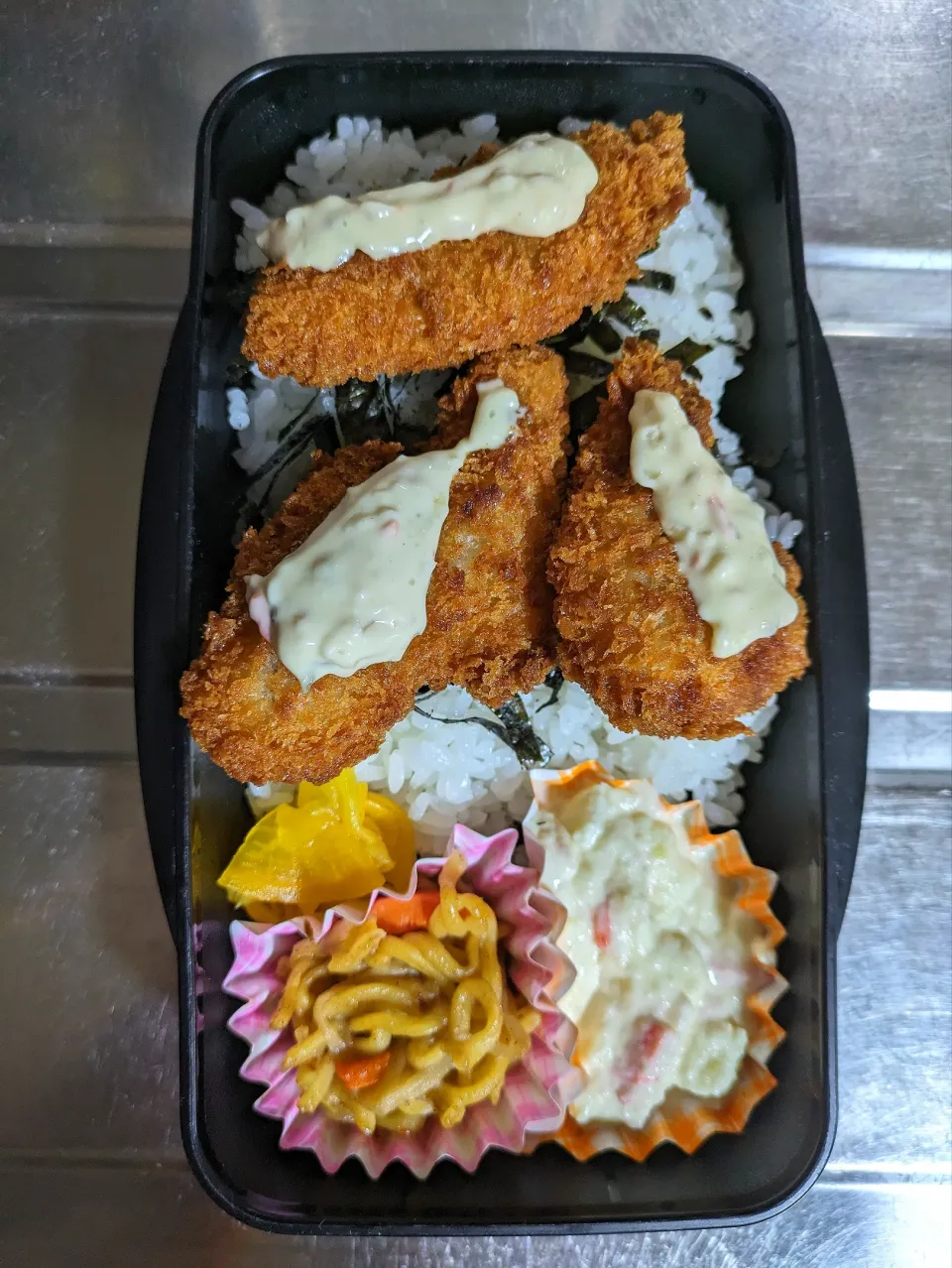 旦那弁当　2024/4/8

白身魚のフライ
焼きそば
ポテトサラダ|ユキヨメ♪さん