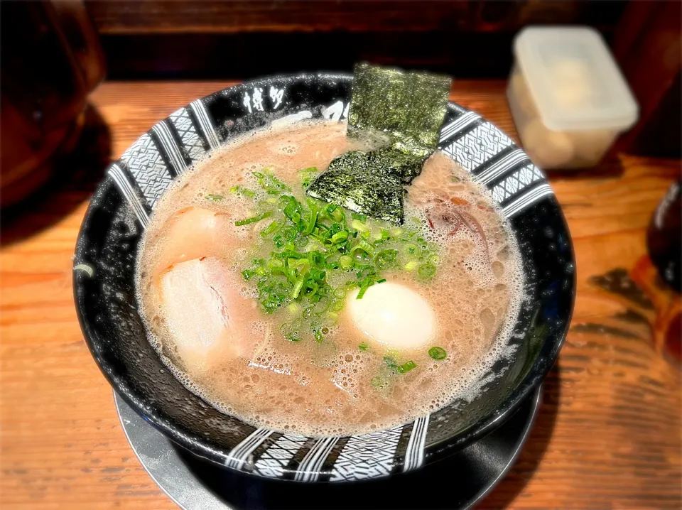 Snapdishの料理写真:博多一双本店  味玉ラーメン|みなとさん