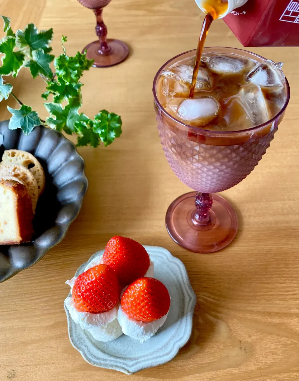 🍓いちごのキャンドルケーキとUCC上島珈琲店アイスコーヒー|naho_nonaさん