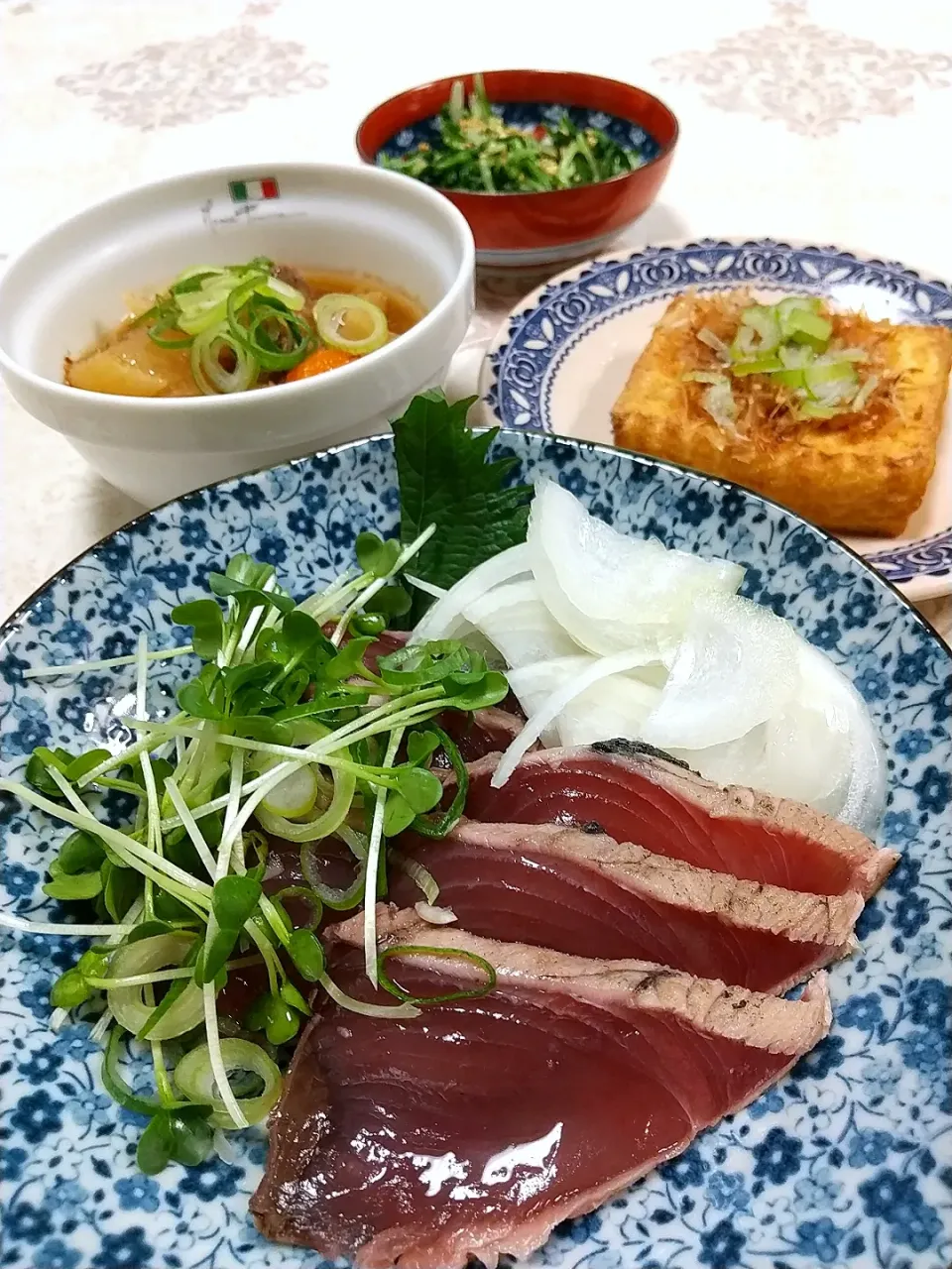 ☆今日の晩ごはん☆鰹のたたき 厚揚げ  スジ肉と大根煮 水菜のごま合え|hamamaさん