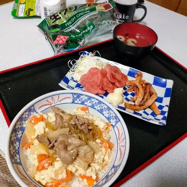 けんちょう丼
花ソーセージと生野菜
焼きイカ
永谷園の松茸の味お吸いもの。|ariyo4200さん