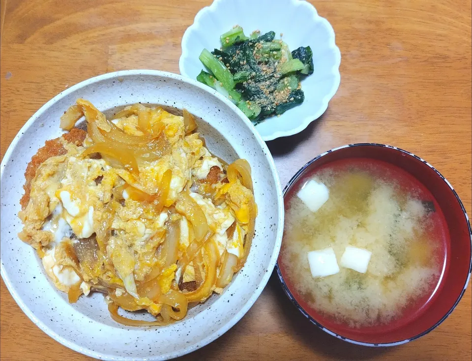 2024 0406　カツ丼　野沢菜のお漬物　豆腐とわかめのお味噌汁|いもこ。さん