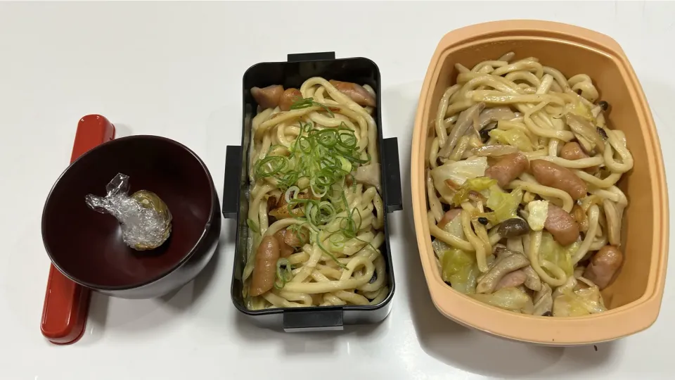 パパ弁と置き飯☆焼きうどん（バターぽん酢）☆みそ玉（パパ弁）|Saharaさん