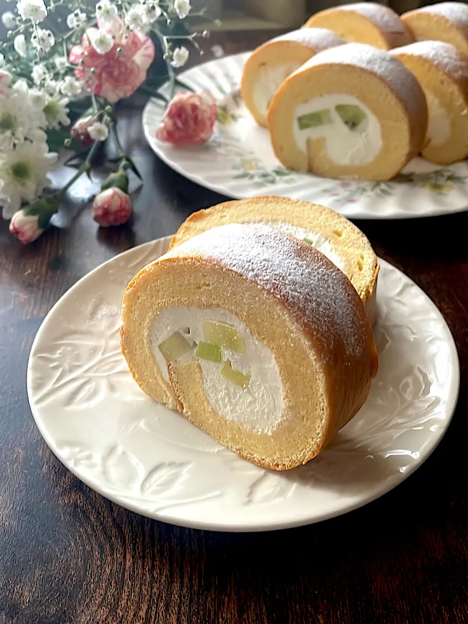 sucreroomさんの料理 苺のふわふわ米粉ロールケーキです🍓✨️ ~米粉ロールケーキ初挑戦|とんちんさん