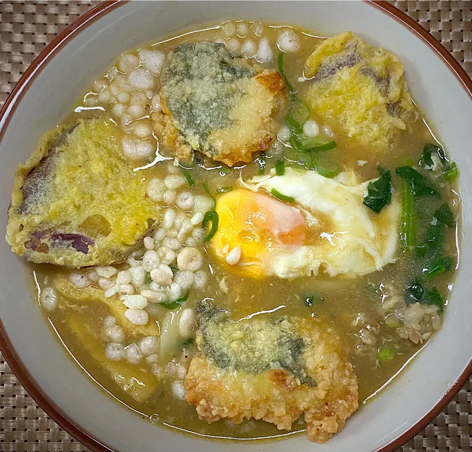 鷄天芋天カレーうどん|すくらんぶるえっぐさん