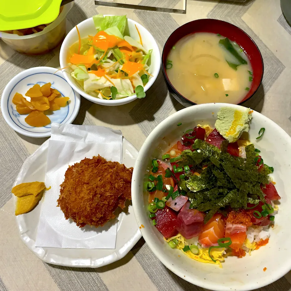 Snapdishの料理写真:ゴマミックス丼 ヒレカツ1枚セット|T. Wonderさん