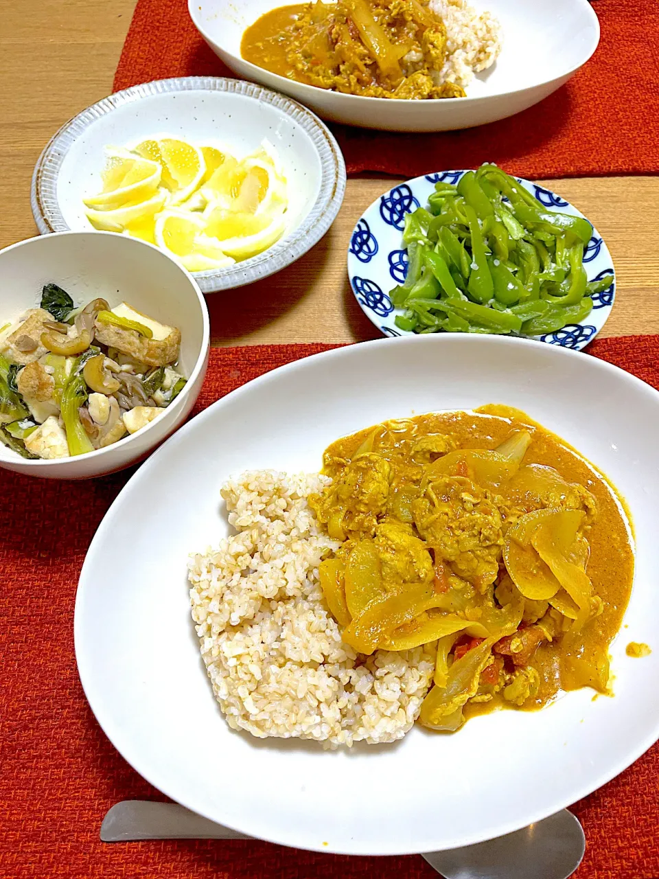 ココナツミルクカレー🥥、ピーマン塩麹🫑、日向夏🍊|1614さん